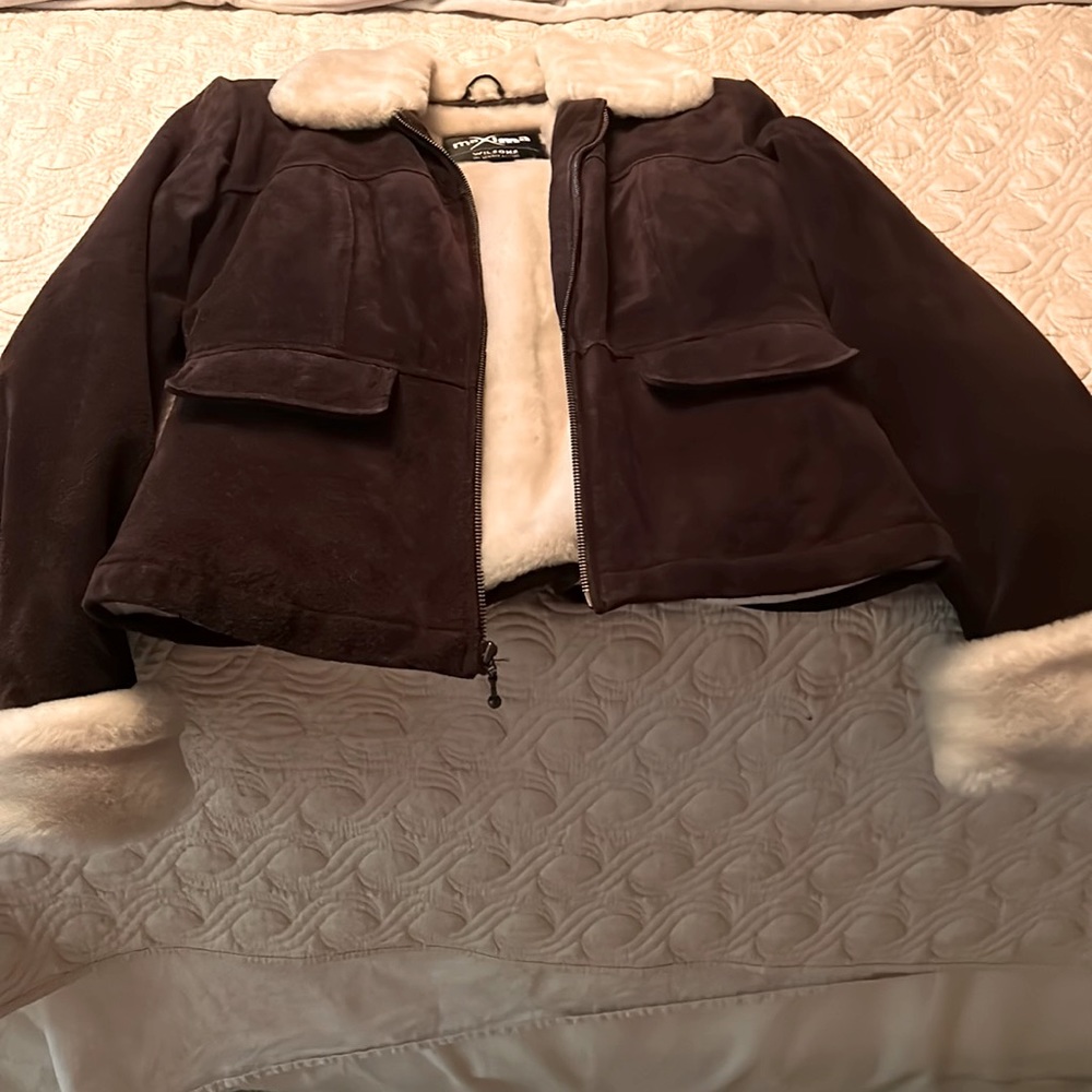 Brown suede, shearling lined, 2 pocket tapered jacket size M.